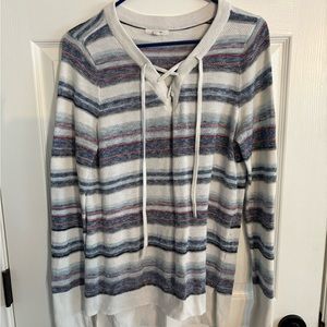 Women’s Maurices medium long sleeved top